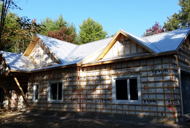 Maison de campagne écoénergétique sur un étage avec garage attaché - McClure Construction