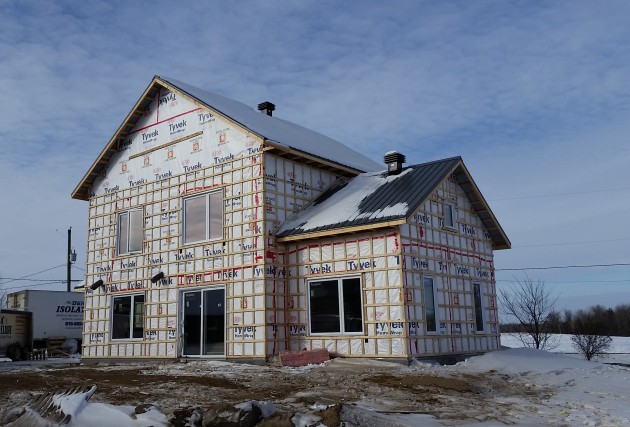 La Parfaite du Jardinier: Maison solaire passive écoénergétique - McClure Construction