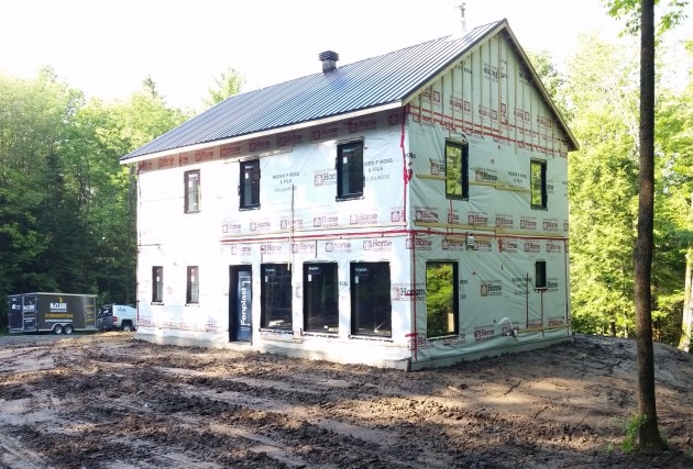 La Classique Familiale Blanche Écoénergétique - McClure Construction