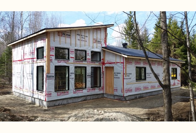 La petite Noire Écoénergétique (maison familiale) - McClure Construction