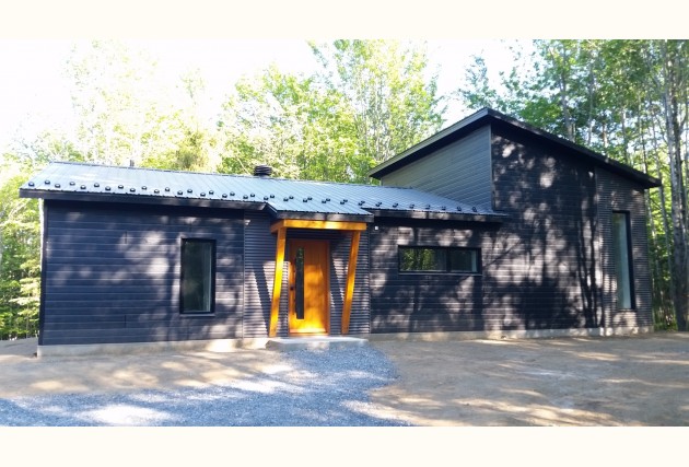 La petite Noire Écoénergétique (maison familiale) - McClure Construction