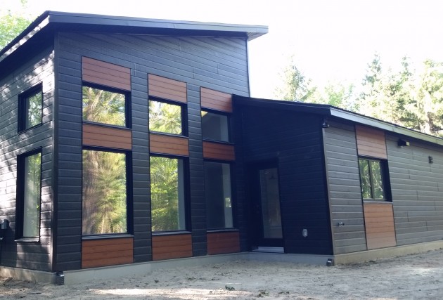 La petite Noire Écoénergétique (maison familiale) - McClure Construction