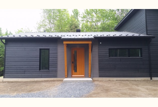 La petite Noire Écoénergétique (maison familiale) - McClure Construction