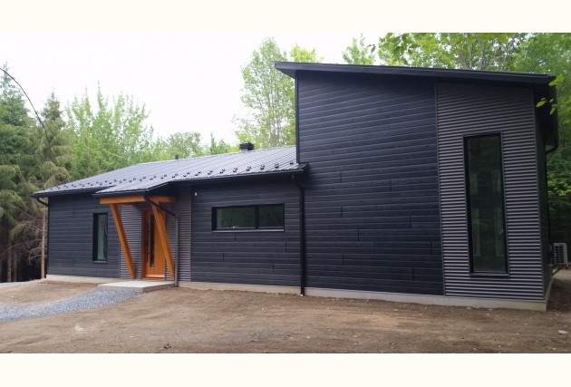 La petite Noire Écoénergétique (maison familiale) - McClure Construction