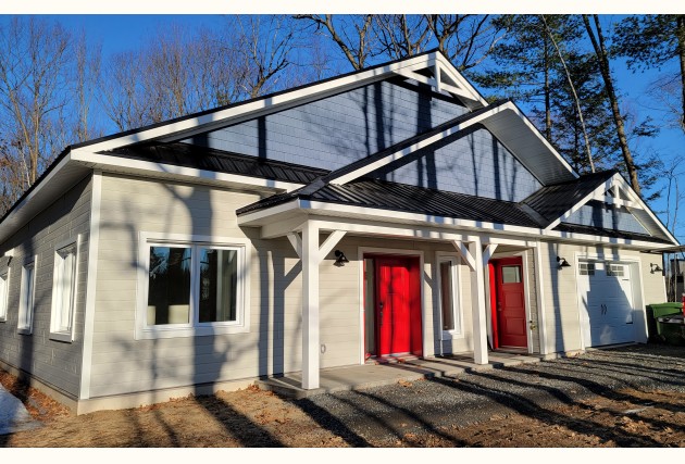 Champêtre Grise avec le Garage Attaché - McClure Construction