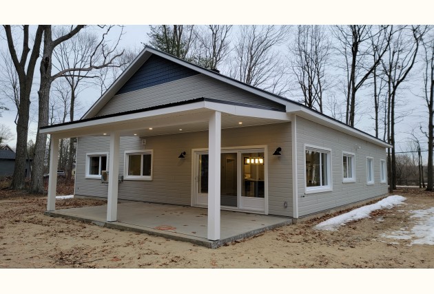 Champêtre Grise avec le Garage Attaché - McClure Construction