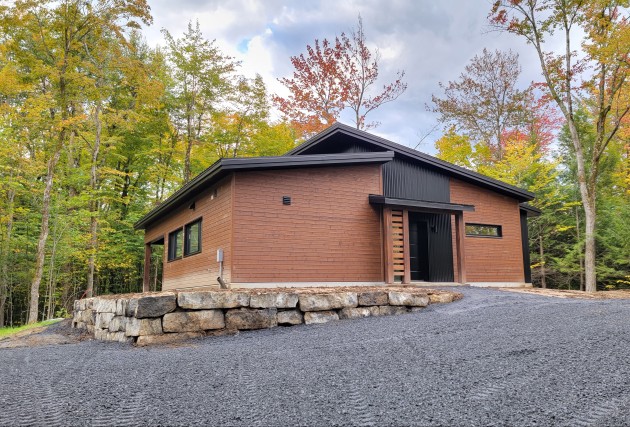 La perchée avec le muret de pierres - McClure Construction