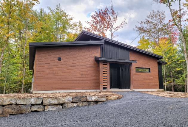 La perchée avec le muret de pierres - McClure Construction