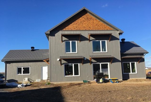 La Parfaite du Jardinier: Maison solaire passive écoénergétique - McClure Construction