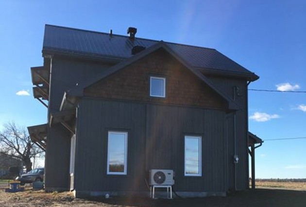 La Parfaite du Jardinier: Maison solaire passive écoénergétique - McClure Construction