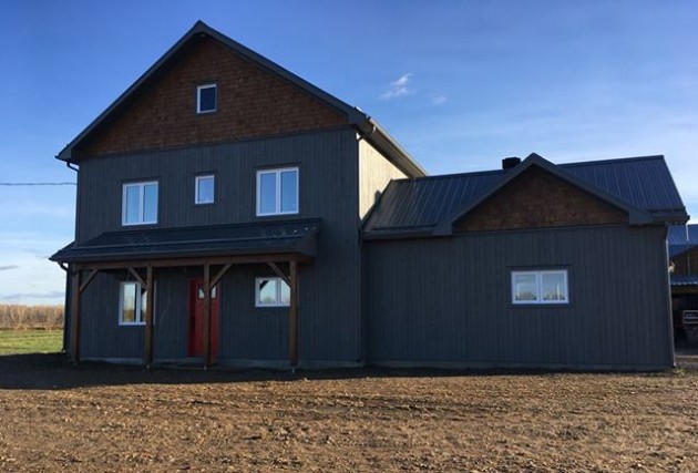 La Parfaite du Jardinier: Maison solaire passive écoénergétique - McClure Construction