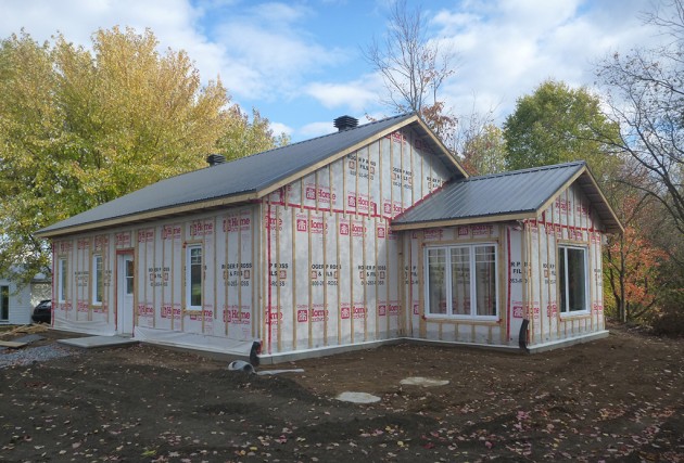 Petite maison écoénergétique - McClure Construction